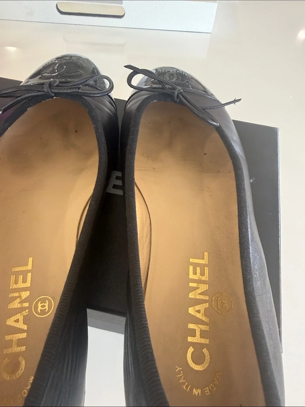 CHANEL Black Leather Cap-Toe Ballet Flats with Patent CC